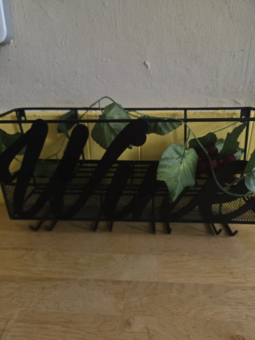 Black Metal Wall Wine Glass Holder